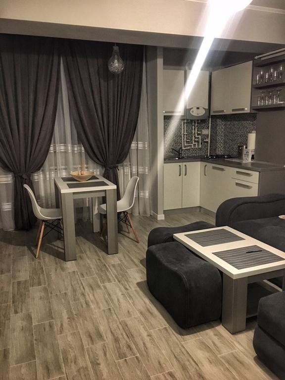 Arthemis Apartment Mamaia Exteriör bild